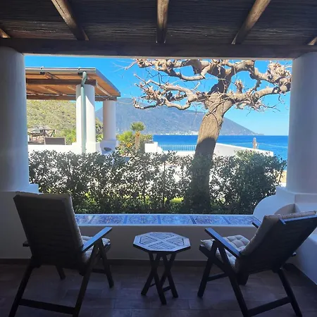Ericussa, Sulla Con Vista Mare *